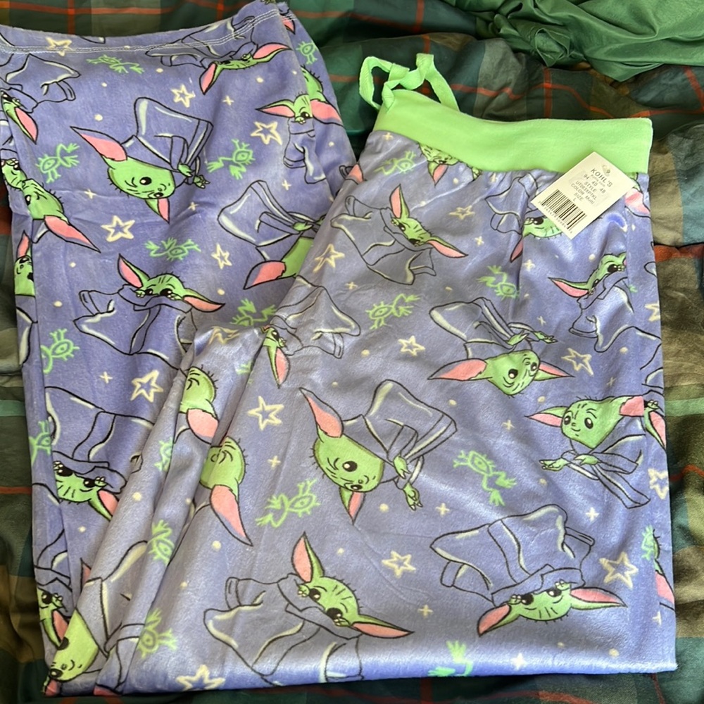 Women’s Star Wars Purple and Green Yoda Pajama Pants, Large